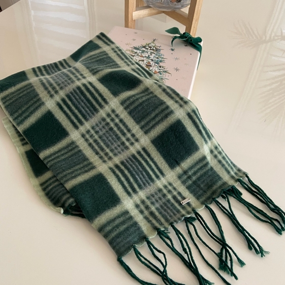 Tommy Hilfiger plaid scarf - Picture 2 of 3